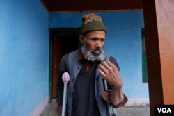 Mohammad Yousf Kohli remembers every detail of the day a black bear attacked him when he was grazing his sheep in Check-Dard-Khor, a remote village in district Srinagar. (Wasim Nabi for VOA)