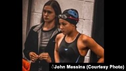 ນາງ​ແອນ​ເຈີລີ​ນາ ແມັ​ສ​ຊີ​ນາ ນັກ​ສຶກ​ສາ ຢູ່​ມະ​ຫາ​ວິ​ທະ​ຍາ​ໄລ​ພິ​ສ​ເບີກ ກຳ​ລັງ​ລົງແຂ່ງຂັນ​ລອຍ​ນ້ຳ