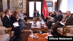 Crnogorski premijer u tehničkom mandatu Dritan Abazović sa ambasadorima Kvinte (Foto: Vlada Crne Gore/B.Ćupić)