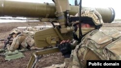 Hərbi təlim (Foto Azərbaycan Müdafiə Nazirliyinindir)