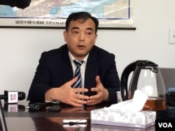 李进进，纽约执业律师 (美国之音方冰拍摄)