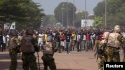 Burkina Fasoda xalq isyon ko'tardi, prezident ishdan ketdi