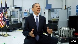 Presiden Barack Obama memberikan pidato mingguannya di Petersburg, Virginia hari Sabtu (10/3).