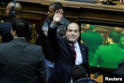 Julio Borges, leader of Venezuelan coalition of opposition parties, gestures as he arrives for a session of the National Assembly in Caracas, Venezuela, Jan. 5, 2017.