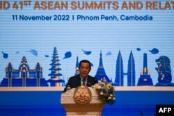 នាយករដ្ឋមន្ត្រីកម្ពុជាលោក ហ៊ុន សែន ថ្លែងក្នុងពិធីបើកកិច្ចប្រជុំកំពូលអាស៊ានលើកទី ៤០ និងលើកទី ៤១ នៅរាជធានីភ្នំពេញ ថ្ងៃទី ១១ ខែវិច្ឆិកា ឆ្នាំ ២០២២។