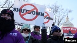 Federal air traffic controller union members protest the partial U.S. federal government shutdown at a rally at the U.S. Capitol in Washington, Jan. 10, 2019.