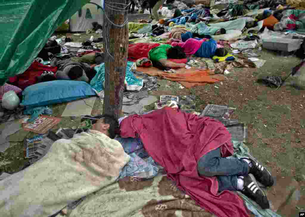 Gezi parkiga ko&#39;chgan namoyishchilar