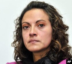 Jinet Bedoya Lima Kolumbiyada uyushgan jinoyatchilik, qoradori savdosi va xotin-qizlarga nisbatan zo'ravonliklarni yoritgani uchun qurollangan to'dalar tomonidan tajovuziga uchragan. Jinoyatchilar uni ikki bor o'g'rilab ketib, zo'rlagan. Jurnalist ishini