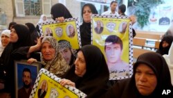 Relatives of Palestinian prisoners held in Israeli jails hold a protest demanding their release in front of the Red Cross office in Gaza City, Oct. 28, 2013.