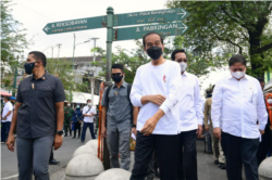 Jokowi menyusuri Jalan Malioboro dari Istana Kepresidenan Gedung Agung. (Foto: Courtesy/Humas Pemda Yogya)