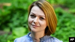 Yulia Skripal berpose untuk media saat interview di London hari Rabu, 23 Mei 2018. 