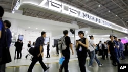 Visitors walk through the Computex Taipei exhibition at the world trade center in Taipei, Taiwan, May 30, 2017.