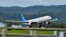 Pesawat Airbus A330 Garuda Indonesia mendarat di bandara internasional Sultan Iskandar Muda di Blang Bintang, Aceh (foto: dok). 
