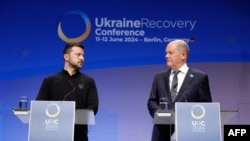 Predsjednici Ukrajine i Njemačke, Volodimir Zelenski i Olaf Scholz, tokom zajedničke konferencije za štampu u okviru Konferencije za obnovu Ukrajine, u Berlinu 11. juna 2024. (Foto: AFP/Odd Andersen)