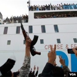 Warga di Misrata menyambut gembira datangnya bantuan kemanusiaan (4/4).