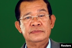 រូបឯកសារ៖ លោកនាយករដ្ឋមន្ត្រី ហ៊ុន សែន ចូលរួមសម្ពោធផ្លូវជាតិលេខ១ ដែលត្រូវបានសាងសង់ឡើងដោយជំនួយពីប្រទេសជប៉ុន នៅរាជធានីភ្នំពេញ កាលពីថ្ងៃទី១៣ ខែមីនា ឆ្នាំ២០១៨។