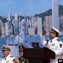 王兆海(站立者)称香港得益于海军护航行动