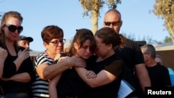 ภาพวันที่ 30 ตุลาคม 2566 จากงานศพของอัลเบิร์ต ไมล์ส วัย 80 ปีที่ถูกมือปืนฮามาสสังหารที่บ้านของเขาเอง REUTERS/Evelyn Hockstein