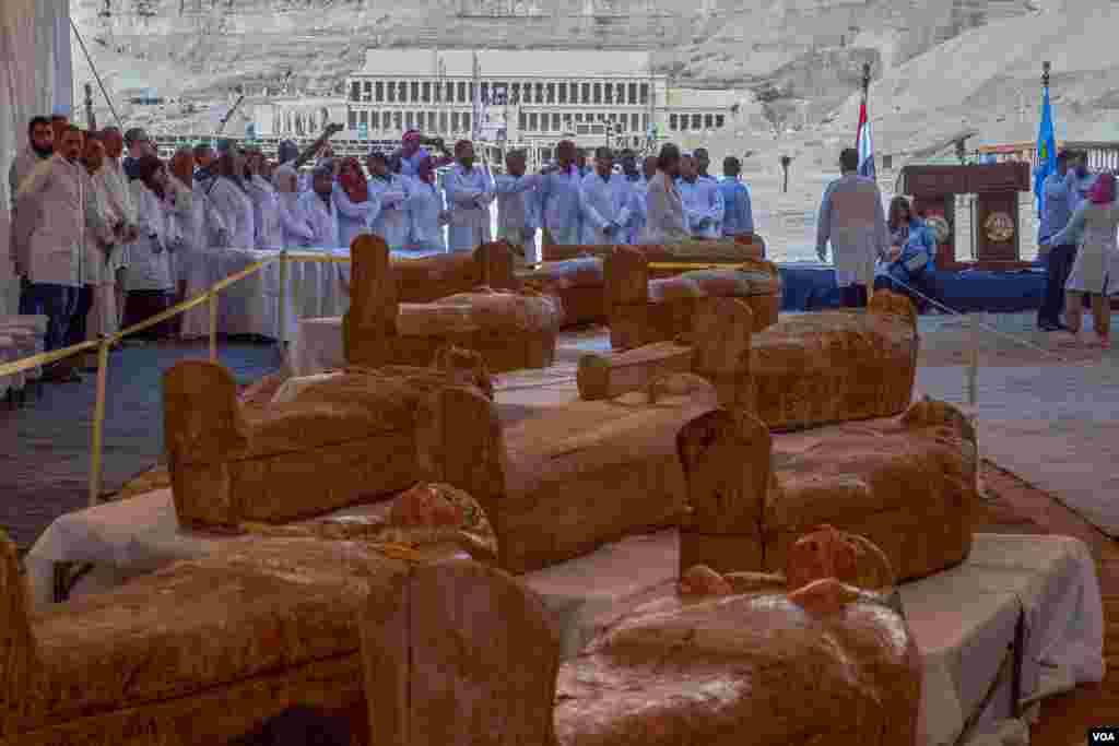 The Al-Asasif Cachette consisted of 30 coffins, 26 of them intact and sealed. Many were painted coffins of 22nd Dynasty priests and priestesses of Egypt&#39;s deities Amun and Khonsu. (H. Elrasam/VOA)