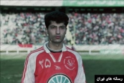 مهرداد میناوند بازیکن پیشین پرسپولیس در این تیم لباس شماره ۲۵ به تن می‌کرد - عکس همشهری