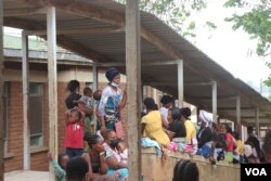 People queue for medical help at Ndirande clinic in Blantyre, Malawi. (Lameck Masina/VOA)