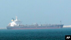 Kapal tanker Pacific Zircon yang dioperasikan oleh perusahaan yang berbasis di Singapura Eastern Pacific Shipping terlihat berada di pelabuhan Jebel Ali, Dubai. (Foto: AP/Nabeel Hashmi)