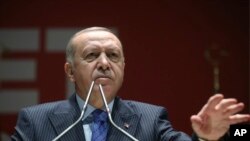 레제프 타이이프 에르도안 터키 대통령이 27일 앙카라에서 열린 집권당 회의에서 시리아 사태 대응에 관한 입장 등을 밝혔다.