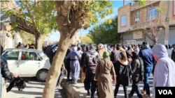 تظاهرات مردم در مراسم خاکسپاری کاروان قادر شوکری - دوشنبه ۳۰ آبان ۱۴۰۱