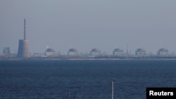 우크라이나 니코폴 쪽에서 본 자포리자 원자력발전소 단지 (자료사진)