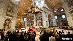 ፎቶ ፋይል፡ በቫቲካን በሚገኘው በቅዱስ ጴጥሮስ ባሲሊካ ውስጥ በ2025 የካቶሊክ ቅዱስ ዓመት ስነስርዓት ላይ፡ የካቲት 9 ቀን 2017.