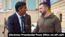 Президент України Володимир Зеленський та прем'єр-міністр Великої Британії Ріші Сунак. Фото Офісу президента України через АР