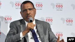 Face aux jihadistes au Niger, la télécommande (est) entre nos mains, pas dans celles de la France qui appuie son armée, affirme le président nigérien Mohamed Bazoum.