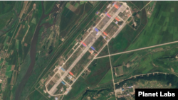 방역 시설이 들어선 의주비행장의 12일 모습. 이곳을 가득 채웠던 화물이 모두 사라진 사실이 확인된다. 자료=Planet Labs