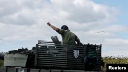 资料照片：乌东顿涅茨克地区巴赫穆特附近的乌克兰士兵。(2022年9月7日)