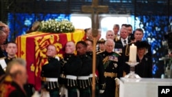 Lokacin da aka dakko akwatin gawar Sarauniyar Ingila, Elizabeth II a ranar, 12 ga watan Satumba 2022. 