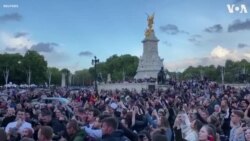 Crowds Sing ‘God Save the Queen’ Outside Buckingham Palace 