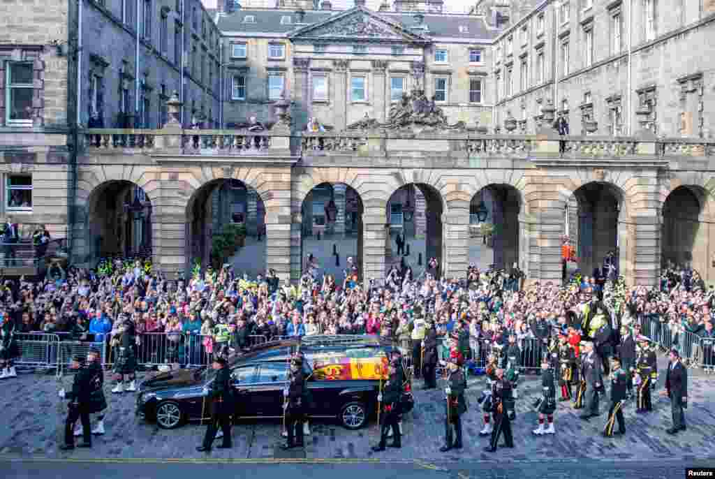 Britain&#39;s King Charles, Princess Anne, Princess Royal, Prince Andrew, Duke of York and Prince Edward, Earl of Wessex walk behind the procession of Queen Elizabeth&#39;s coffin, from the Palace of Holyroodhouse to St. Giles&#39; Cathedral, Edinburgh, Sept. 12, 2022.