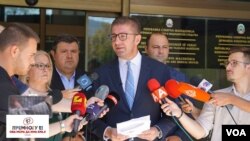  „Се што имав да кажам на таа тема кажав, јасно и гласно, немам што повеќе да додадам со тоа прашање. На сите им посакувам здравје и среќа и успех во тоа што го работат.“, изјави Христијан Мицкоски, претседател на ВМРО-ДПМНЕ.