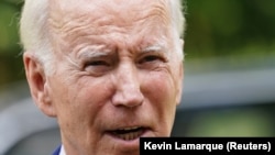 Presiden AS Joe Biden berbicara kepada media setelah terjadinya ledakan rudal yang diduga berasal dari Rusia di Polandia, di Bali, 16 November 2022. (Foto: REUTERS/Kevin Lamarque)