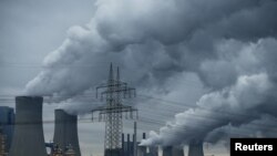 독일 노이라트에 있는 화력발전소 굴뚝에서 연기가 피어오르고 있다. (자료사진)