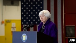 2024年3月27日，美国财政部长耶伦在参观了位于佐治亚州诺克罗斯的太阳能电池制造商苏尼瓦后发表讲话。（法新社）