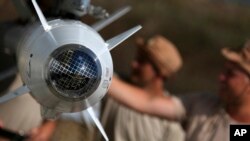 So'nggi hisoblarga ko'ra, Suriyadagi rus askarlari hozir taxminan 3 ming kishi. "Amerika Ovozi" bilan gaplashgan ayrim Amerika rasmiylari nazarida, bu raqam undan-da yuqori bo'lishi mumkin. 