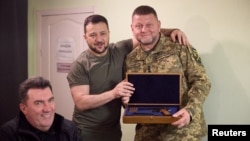 Ukraine's President Volodymyr Zelenskyy and Commander in Chief of the Ukrainian Armed Forces Valerii Zaluzhnyi pose for a picture during a meeting to discuss the situation on the battlefield, in Dnipro, Ukraine July 27, 2023.