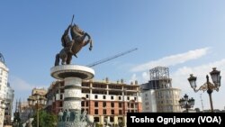 Анкетата на ИРИ, спроведена од април до мај врз примерок од 1 204 испитаници, покажува дека главен проблем за граѓаните се сиромаштијата и нискиот животен стандард – 25 проценти одговориле така