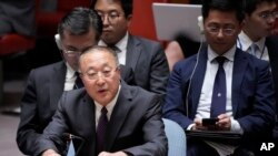 장쥔 유엔 주재 중국 대사가 13일 안전보장이사회 회의에서 발언하고 있다.