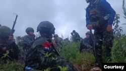 ရှေ့တန်း စစ်မျက်နှာရောက် ကရင်နီအမျိုးသားများကာကွယ်ရေးတပ်(KNDF) တပ်ဖွဲ့ဝင်များ။ [Photo Courtesy: KNDF]