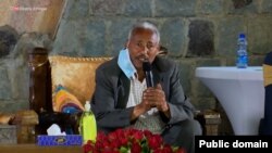 በአዲስ አበባ ዩኒቨርሲቲ የጋዜጠኝነት እና ኮሚዩኒኬሽን ክፍል መምህር - ዶክተር አርካ አቦታ