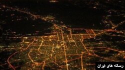 هم‌زمان با تعطیلی سراسری ایران گزارش‌ها از کمبود آب و برق خبر می‌دهند.