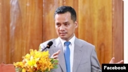 រូបឯកសារ៖ រដ្ឋមន្ត្រីក្រសួងមហាផ្ទៃលោក ស សុខា ថ្លែងនៅក្នុង​កិច្ចប្រជុំមួយនៅខេត្តកំពង់ធំ កាលពីថ្ងៃទី ៨ ខែកក្កដា ឆ្នាំ ២០២៤។ (Facebook / ក្រសួងមហាផ្ទៃ Ministry of Interior) 