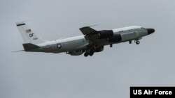 미 공군의 RC-135S 코브라볼 정찰기.